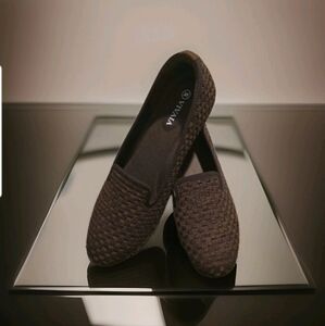 NWOT VIVAIA Audrey Women's Round-Toe Slip On  Brown Woven Knit Loafer SZ 6.5